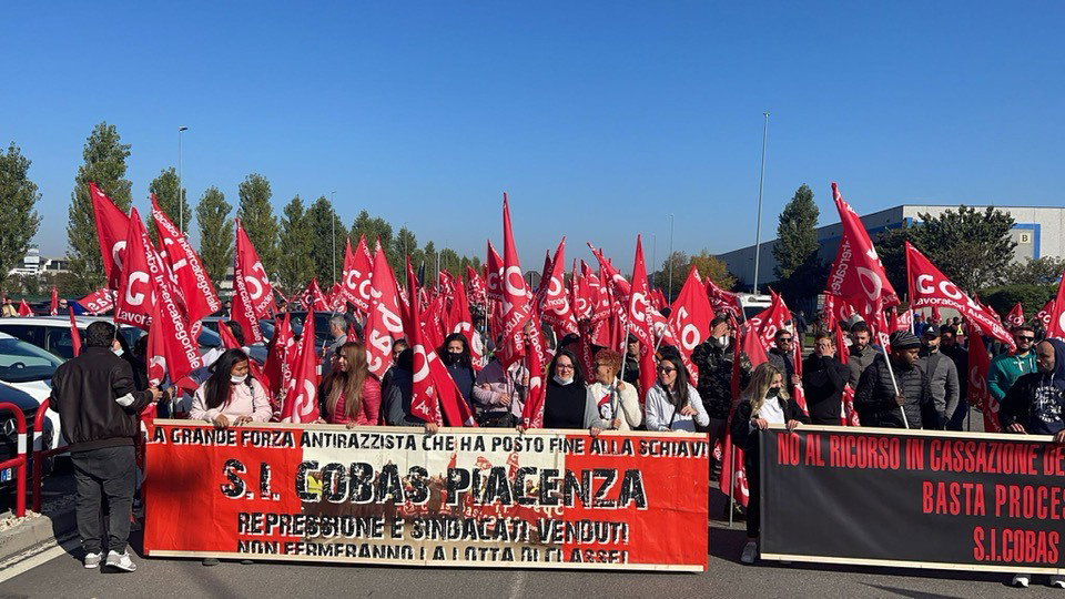 Gli effetti dello sciopero Amazon e del blocco del magazzino di Piacenza article-post