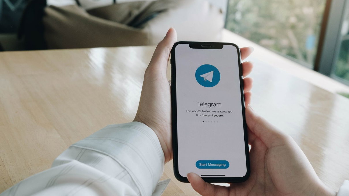 Il mega down di Whatsapp e Facebook vale 70 milioni di nuovi iscritti per Telegram article-post