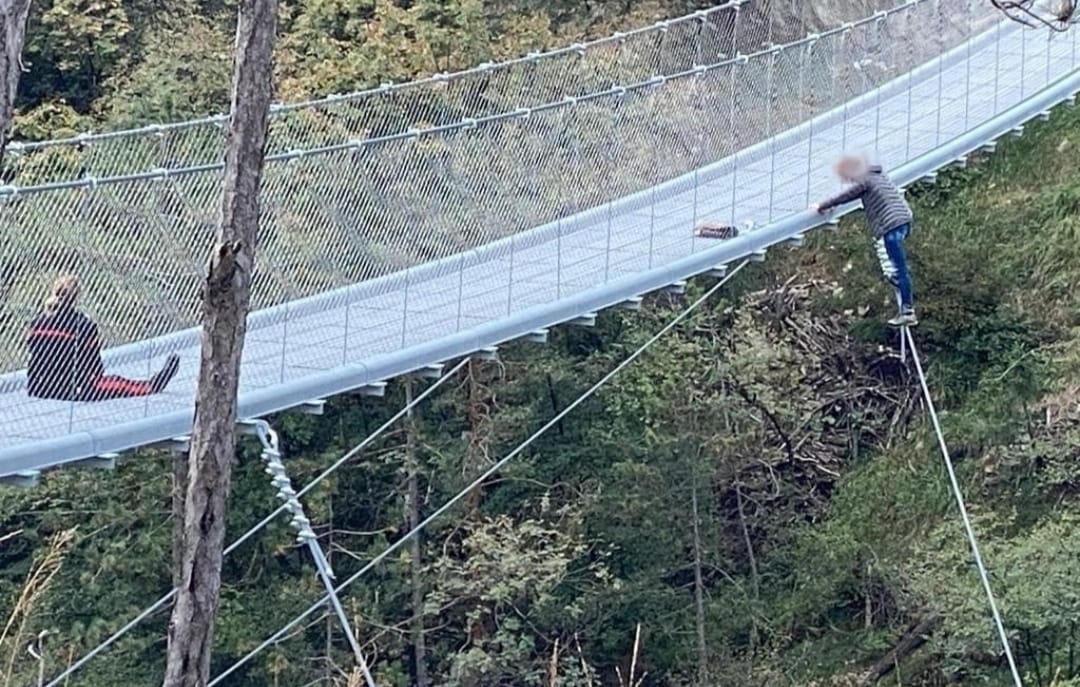 Come il down di WhatsApp ha rischiato di compromettere il salvataggio della donna che ha tentato il suicidio dal ponte tibetano article-post