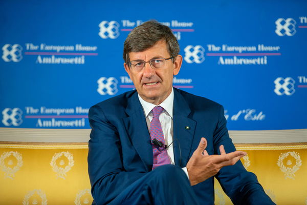 Colao e la sfida del 5G in Italia: «Entro il 2026 tra i Paesi meglio serviti»