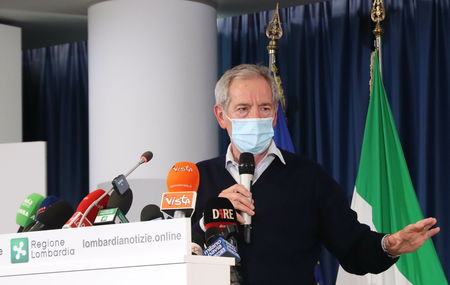 + Rpt + Vaccini, Bertolaso: «Privacy non permette chiamate terza dose» article-post