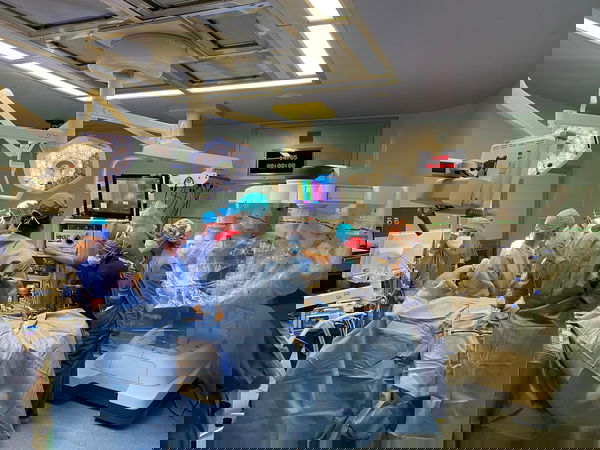 Gb, vietati gli annunci di chirurgia estetica ai minorenni