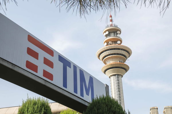 Cos’è questa storia del fondo americano KKR che vuole acquistare Tim