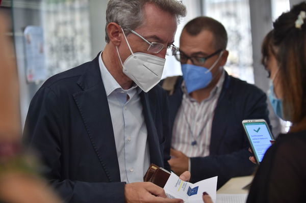 Come potrebbe cambiare la validità del Green Pass e il suo rilascio dopo i tamponi rapidi