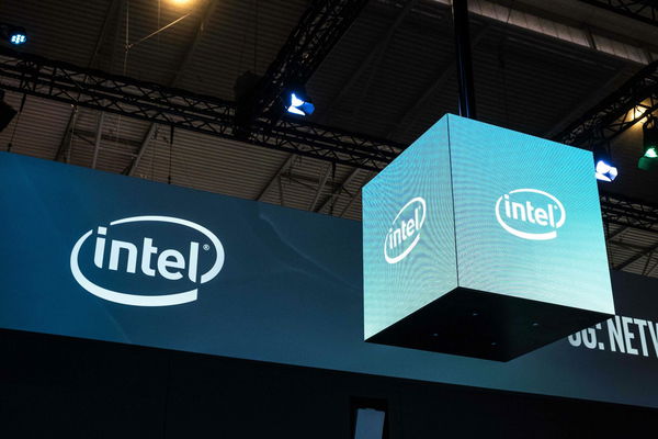 Intel come Google: niente vaccino, niente stipendio