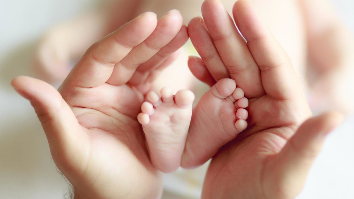 La “bufala” dei neonati, figli di donne vaccinate, che “camminano” dopo 3 mesi article-post