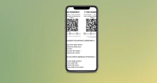 I no vax che prendono in giro il green pass con gli adesivi dei QR Code