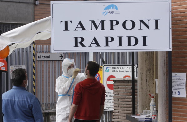 Facevano phishing contro le farmacie per generare green pass: 82 indagati