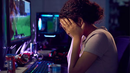 I social e il ricatto hard a una 13enne: denunciato minore, sequestrati 300 file article-post