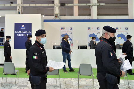 I siti che offrivano «medicinali contro il Covid»: i Nas ne oscurano 30 article-post