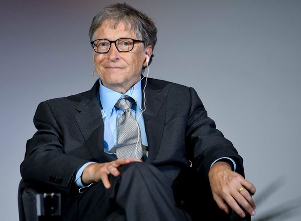 No, le zanzare che circolano in questo periodo non hanno nulla a che vedere con Bill Gates