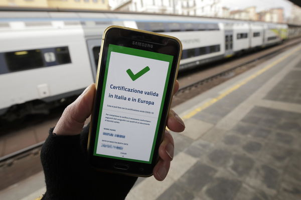 Green pass, min. Salute: «Circolano false mail su scadenza»