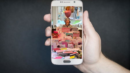 Le 2.500 cartoline d’auguri ricevute da Lily Erbert, la donna che racconta su TikTok gli orrori dell’Olocausto article-post