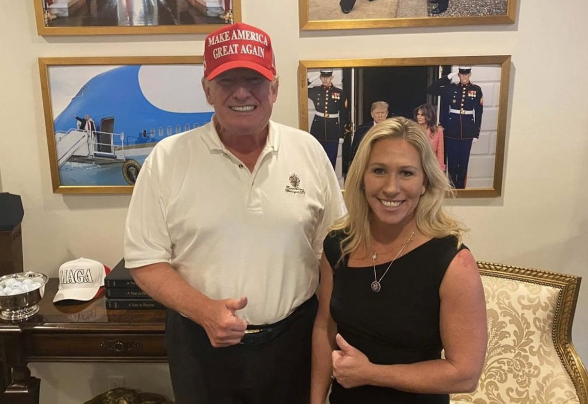 Trump definisce Twitter una disgrazia per la democrazia dopo il ban di Marjorie Taylor Greene article-post