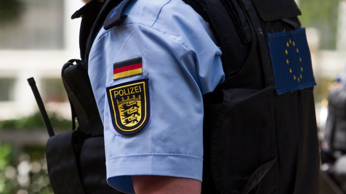 Sfruttano i dati dell’app di tracciamento per un’indagine: l’assist della polizia tedesca a complottisti e no-vax article-post
