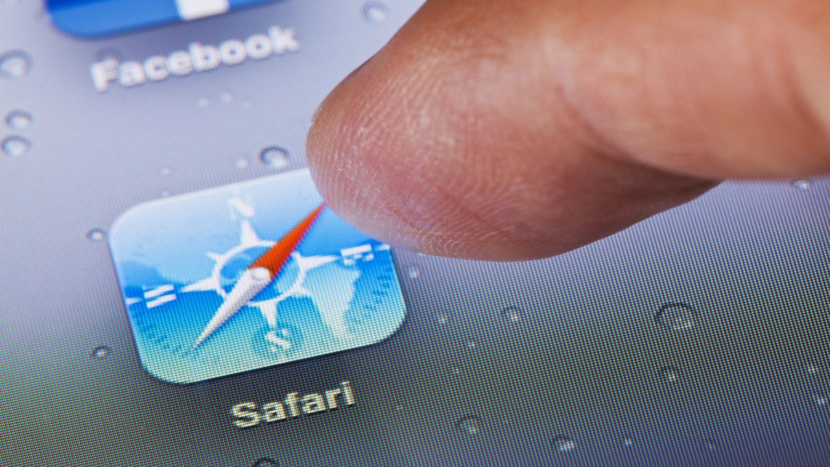 Safari 15 e il bug che permette di accedere a dati e attività di navigazione article-post