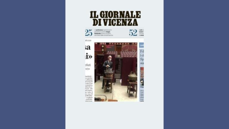 Il Giornale di Vicenza pubblica la foto di Zaia che vota per il Quirinale in una damigiana (e poi si scusa)