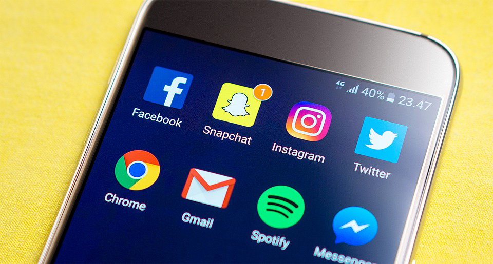 La madre di una 11enne morta suicida fa causa a Meta e Snapchat article-post
