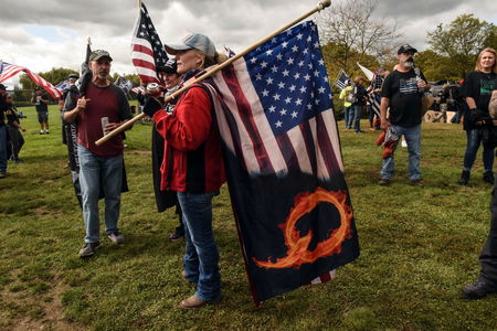 Un account legato a QAnon si è inflitrato nel progetto di fact-checking di Twitter article-post