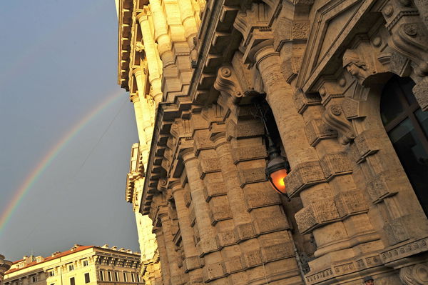 La Cassazione dice che il Garante può chiedere la deindicizzazione ma non la rimozione degli articoli