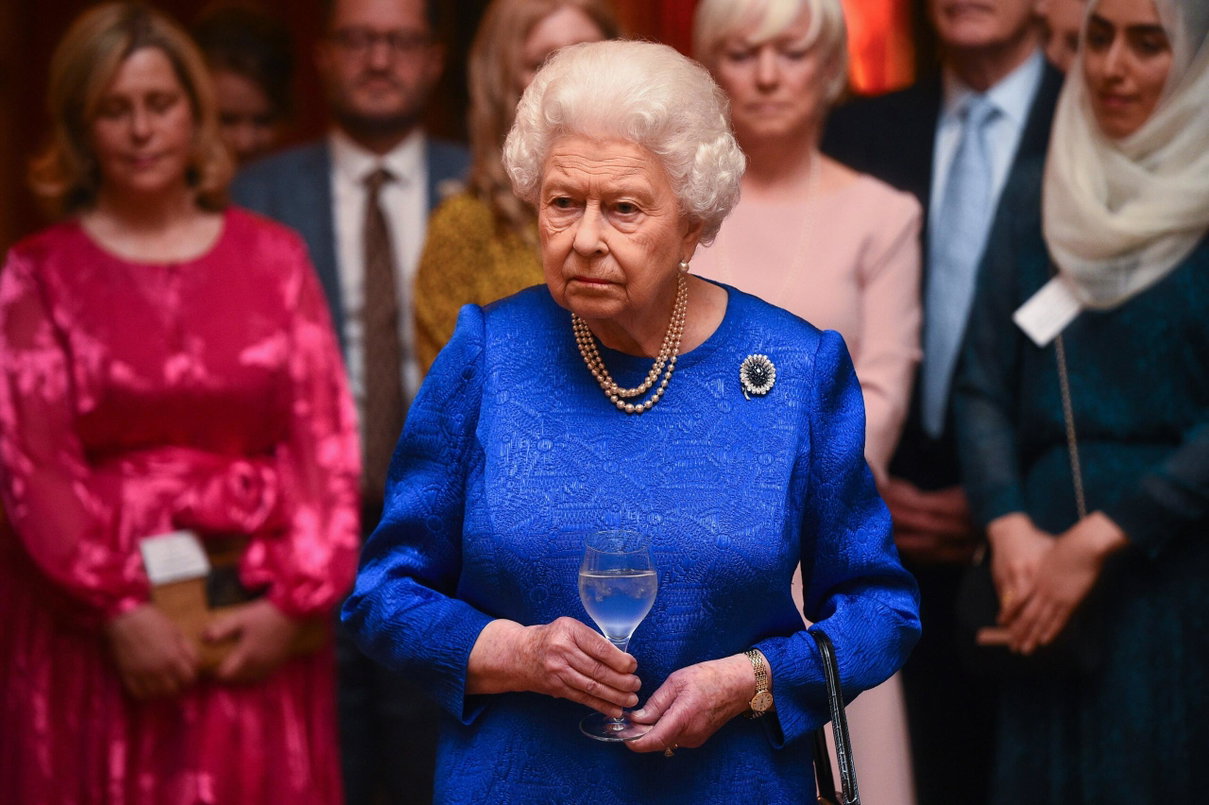 La tv di stato russa dà la colpa alla regina Elisabetta per la guerra in Ucraina: «Vuole distrarre dagli scandali di corte» article-post