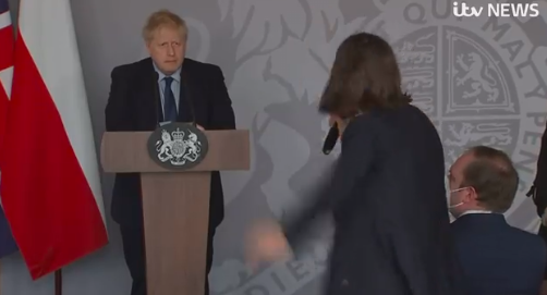 La giornalista che non teme di far presente a Boris Johnson quanto è critica la situazione ucraina