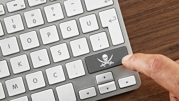 Sul web giornali diffusi in maniera illegale, chiusi dalla Guardia di Finanza 32 siti e canali social pirata