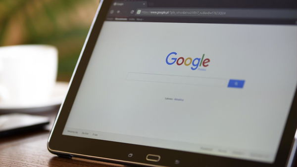 I venditori di armi da fuoco utilizzano Google per inserire i loro annunci
