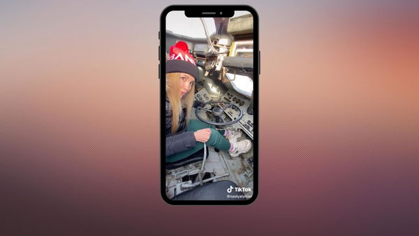 La storia dell’influencer russa che mostra su TikTok come far ripartire un carro armato abbandonato