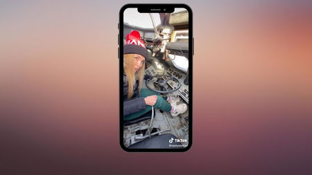 La storia dell’influencer russa che mostra su TikTok come far ripartire un carro armato abbandonato article-post