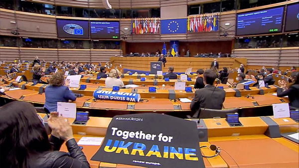 Google ha estromesso RT e Sputnik anche dal motore di ricerca, su richiesta dell’UE?