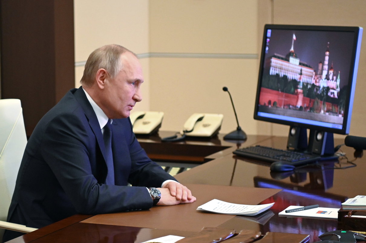 Primi effetti del ban ai media statali russi: RT licenzia in massa article-post
