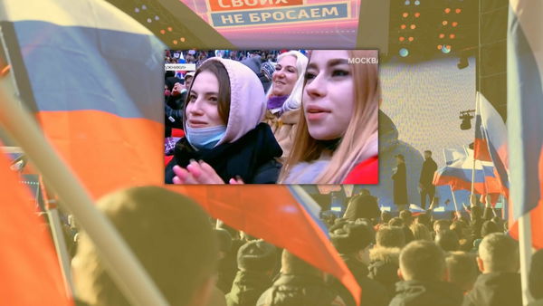 La storia delle due ragazze che appaiono allo stadio per Putin sia nel 2021 che nel 2022