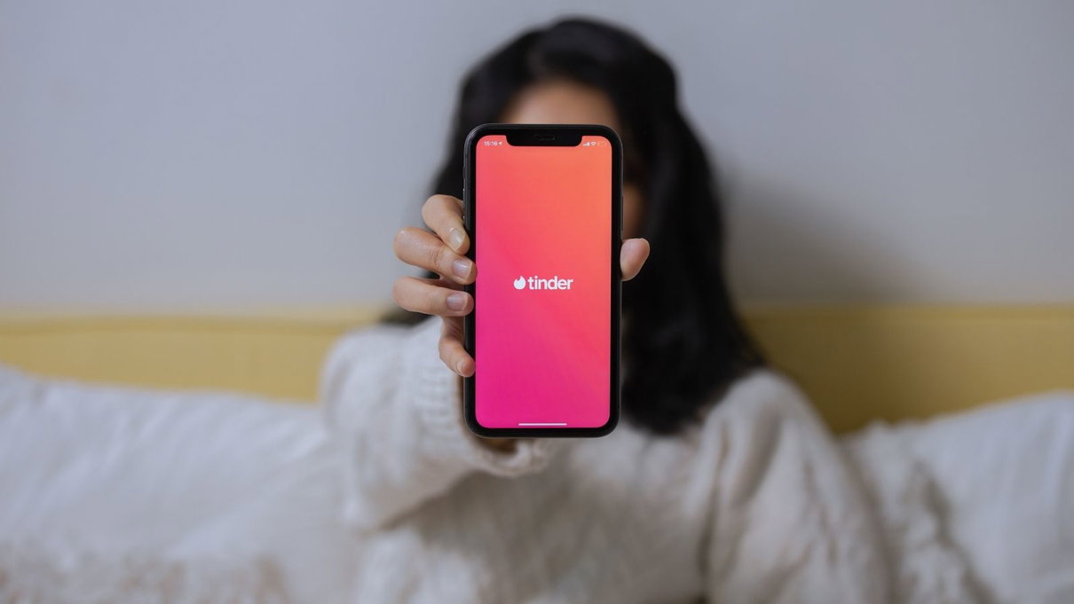 Come funziona la possibilità di controllare la fedina penale su Tinder article-post