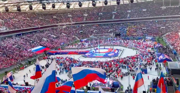 Perché Putin è scomparso nel bel mezzo della “diretta” del suo discorso allo stadio Luzhniki di Mosca?