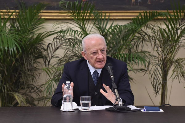 De Luca-Piagnerelli: la battuta sul giornalista che ha fatto arrabbiare tutti (anche USIGRai)