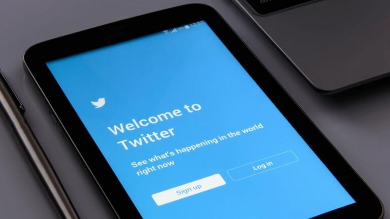 Secondo l’analisi congiunta di SparkToro e Followerwonk, il 19,42% degli account Twitter attivi è falso o spam