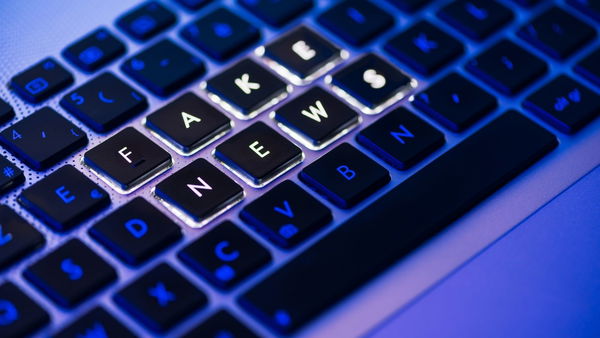 Disinformazione Russia Ucraina, le reti di account fake rimosse da Meta 