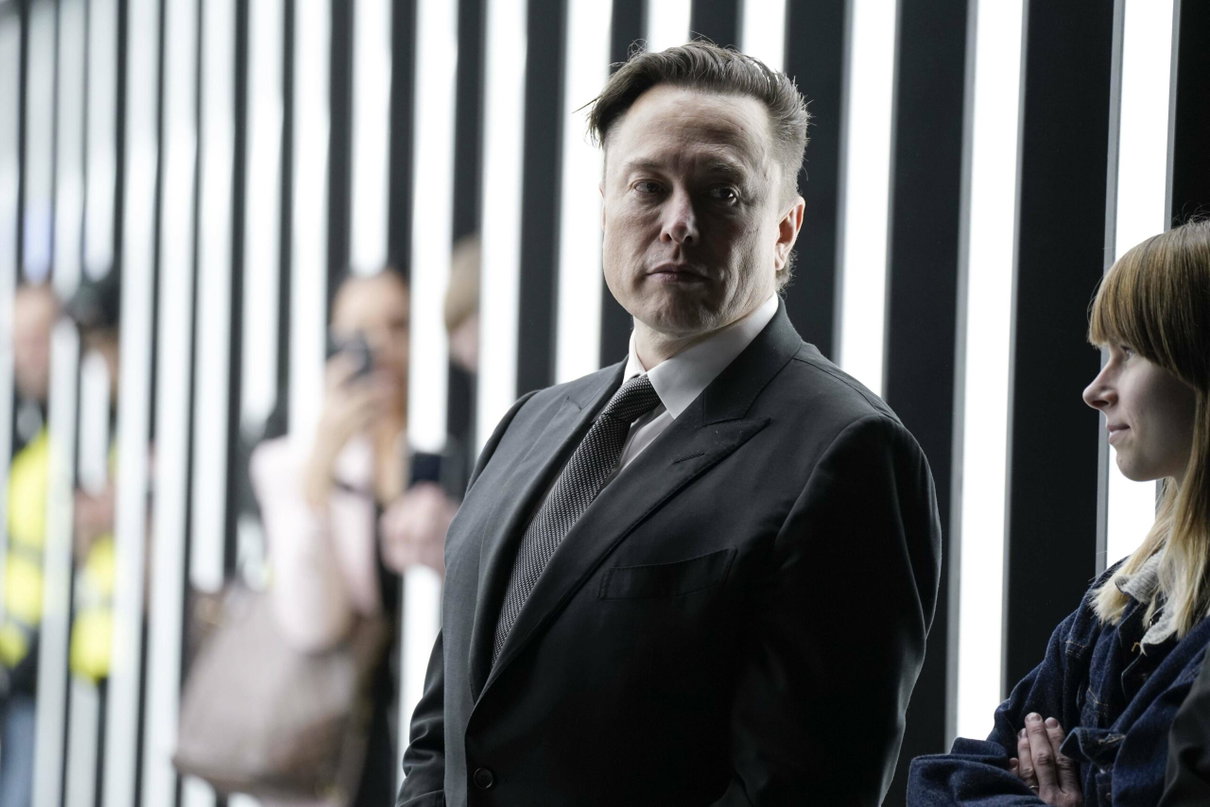 Elon Musk vuole far pagare Twitter ad aziende e governi article-post