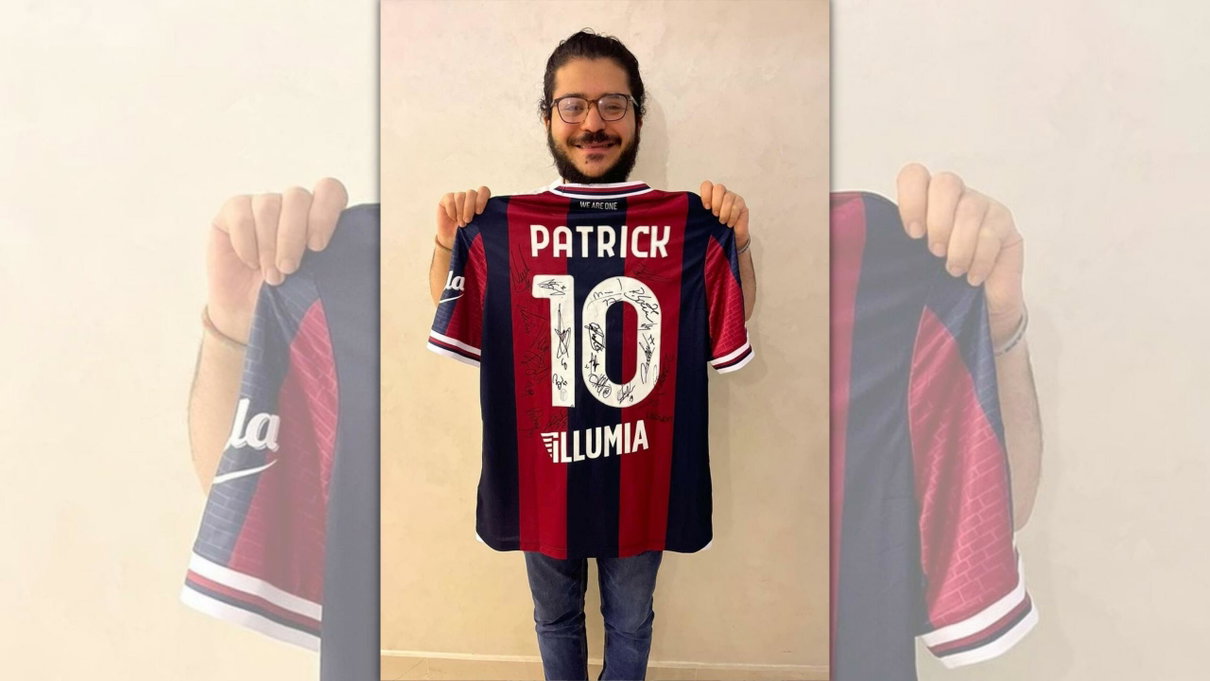 Siamo quel Paese in cui Patrick Zaki deve giustificarsi per un tweet-sfottò sul calcio article-post