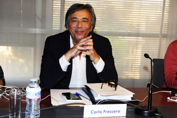 Carlo Freccero spiega come il Tg1 racconta, quotidianamente, il conflitto: «Ma la gente non vuole la guerra»