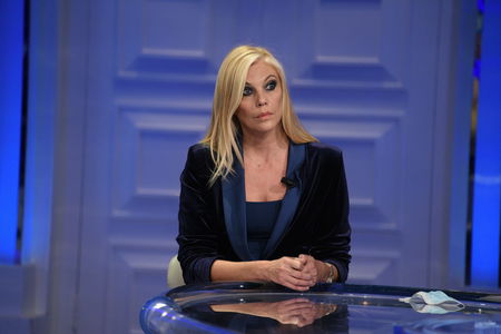 Eleonora Daniele posta su Instagram una foto con la figlia e viene minacciata di morte da un hater article-post