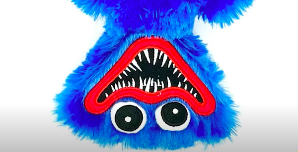 Huggy Wuggy, il gioco inquietante che preoccupa i genitori e fa scattare l’allarme della Polizia Postale: “Può ingenerare paure”