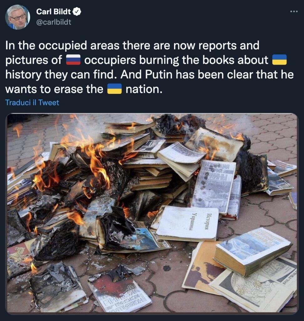 Libri ucraini bruciati ex premier svedese