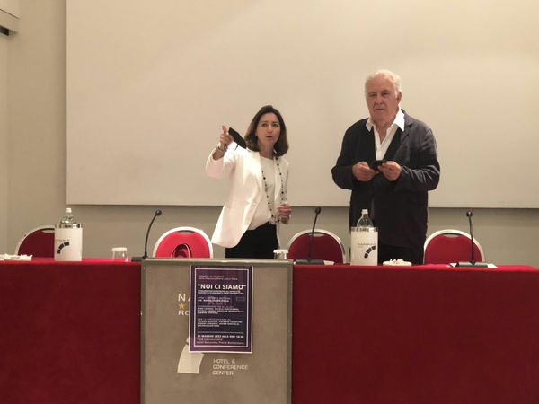 Santoro: «Avere una tv più o meno libera è una opzione politica». Un gruppo di parlamentari raccoglie l’appello