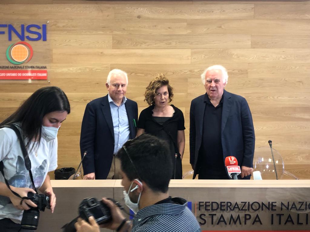 L’appello di Santoro sulla guerra, Parlamento dovrebbe «discutere e non esprimere un silenzio assenso» article-post