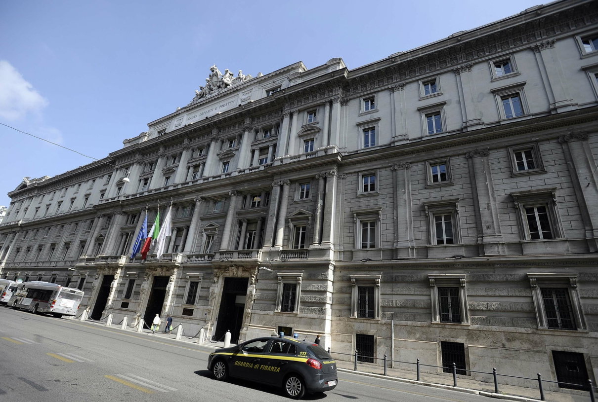 Dipendenti Inps, Mef e Guardia di Finanza hanno venduto i dati personali di 126mila persone article-post
