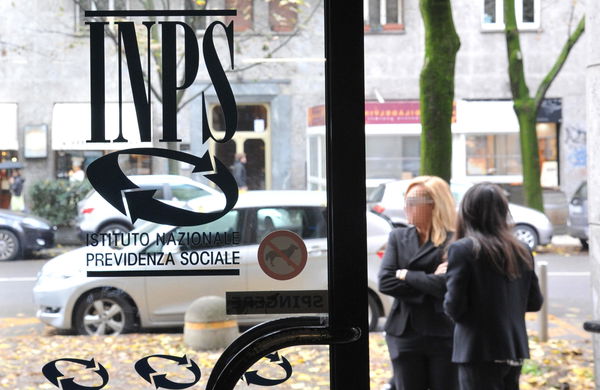 La falsa mail dell’Inps in cui si chiede il versamento di contributi non pagati