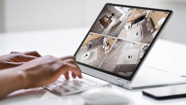 Le telecamere di centinaia di cittadini italiani hackerate (e le immagini private vendute online)