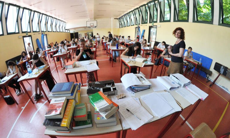 I dati sull’utilizzo dello smartphone tra i giovani italiani in classe